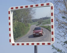Verkehrsspiegel in den Gr&ouml;&szlig;en 40 x 60 cm, 60 x 80 cm und 80 x 100 cm